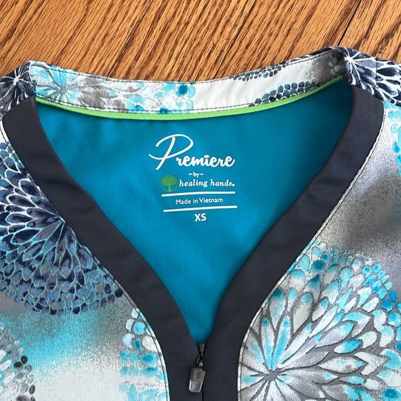 Healing Hands XS scrub top - Picture 2 of 2
